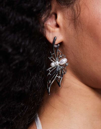 ASOS DESIGN ASOS DESIGN statement earrings with spider design and faux pearls in silver tone