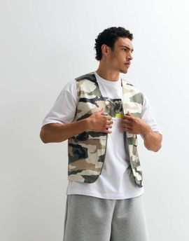 ASOS DESIGN ASOS DESIGN stormMAX™ water repellent utility vest in camo-Green
