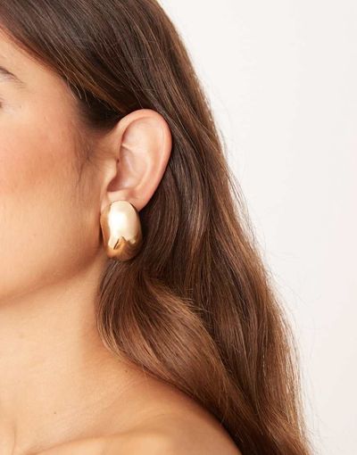 ASOS DESIGN ASOS DESIGN stud earrings with clean bubble oval design in gold tone