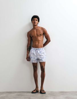 ASOS DESIGN ASOS DESIGN swim shorts in short length with palm tree print in washed blue
