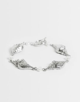 ASOS DESIGN ASOS DESIGN t-bar bracelet with conch shell design in silver tone