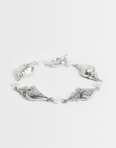 ASOS DESIGN ASOS DESIGN t-bar bracelet with conch shell design in silver tone