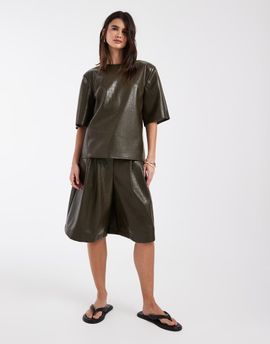 ASOS DESIGN ASOS DESIGN Tailored A Line longline belted bermuda shorts in olive croc-Green