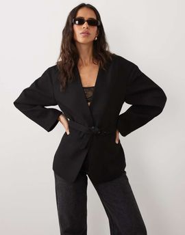 ASOS DESIGN ASOS DESIGN Tailored collarless nipped waist belted blazer in black