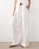 ASOS DESIGN ASOS DESIGN Tailored floaty deep pleat horseshoe pants in white - 3