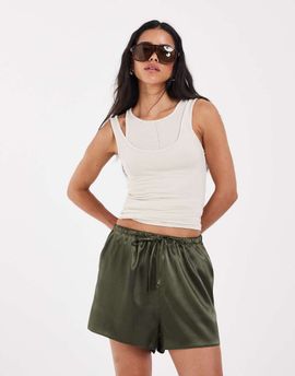 ASOS DESIGN ASOS DESIGN Tailored runner shorts in satin in khaki-Green