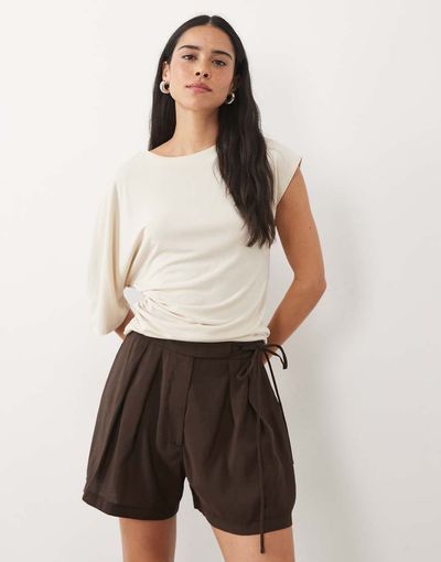 ASOS DESIGN ASOS DESIGN tailored tie detail shorts in chocolate-Brown