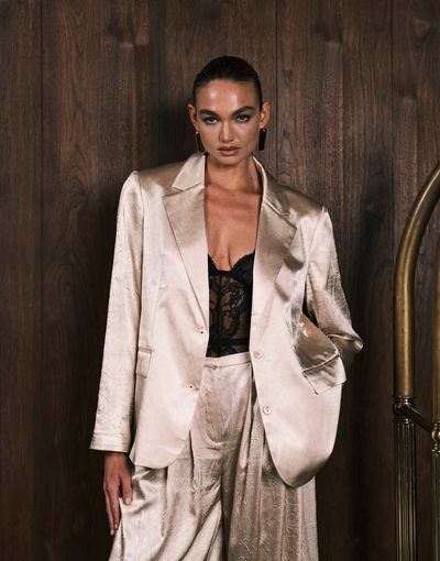 ASOS DESIGN ASOS DESIGN tailored unstructured satin blazer in oyster-White