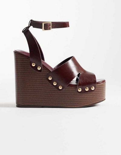 ASOS DESIGN ASOS DESIGN Tamara cut out studded wedges in burgundy-Red