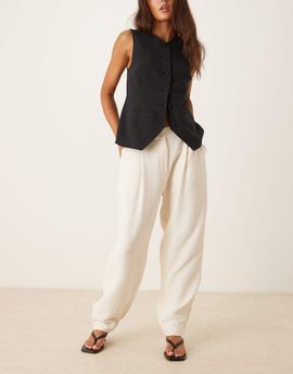 ASOS DESIGN ASOS DESIGN textured barrel leg pants in cream-White