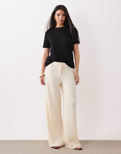 ASOS DESIGN ASOS DESIGN textured pull-on wide leg pants in cream - part of a set-White