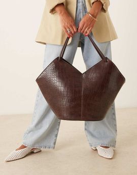 ASOS DESIGN ASOS DESIGN tubular handle vase tote bag in chocolate croc-Brown