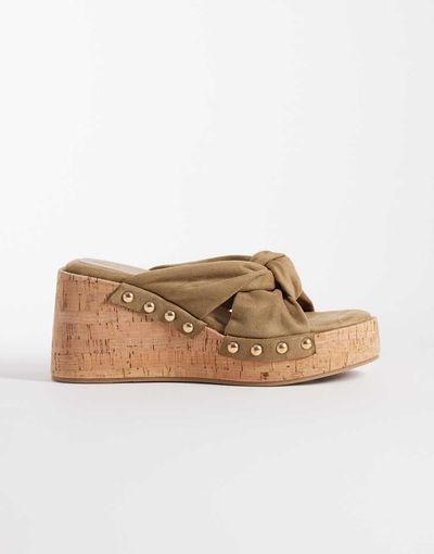 ASOS DESIGN ASOS DESIGN Tulip wedge sandals with twist detailing in khaki-Neutral