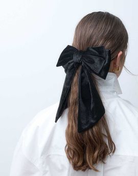 ASOS DESIGN ASOS DESIGN velvet hair bow in black - BLACK