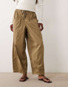 ASOS DESIGN ASOS DESIGN volume laundered utility pants in khaki-Green