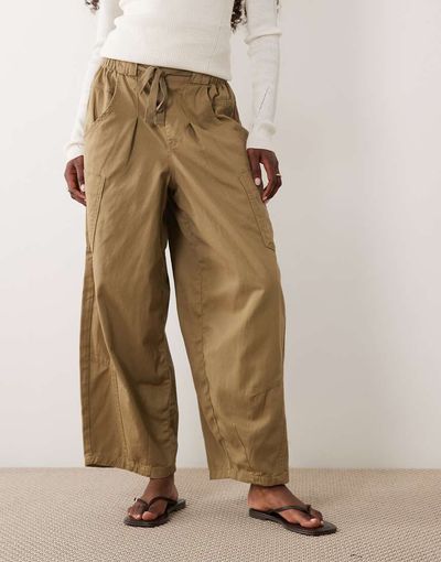 ASOS DESIGN ASOS DESIGN volume laundered utility pants in khaki-Green