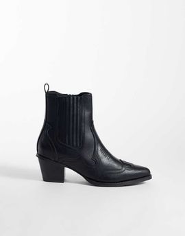 ASOS DESIGN ASOS DESIGN western Chelsea boots with cuban heel in black
