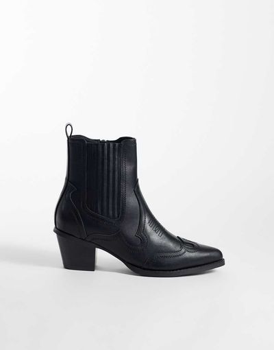 ASOS DESIGN ASOS DESIGN western Chelsea boots with cuban heel in black