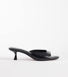 ASOS DESIGN ASOS DESIGN Wide Fit High-Five kitten heel mules in black