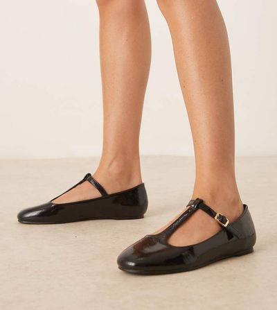 ASOS DESIGN ASOS DESIGN Wide Fit Latham mary jane ballet flats in black patent