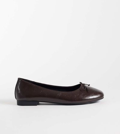 ASOS DESIGN ASOS DESIGN Wide Fit Lion bow ballets in chocolate-Brown