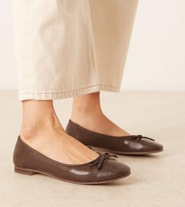 ASOS DESIGN ASOS DESIGN Wide Fit Lullaby bow ballet flats in chocolate-Brown