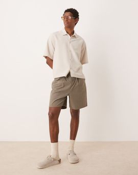 ASOS DESIGN ASOS DESIGN wide leg mid length pleated shorts with drawstring in khaki-Green