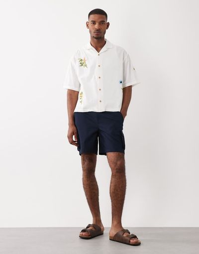 ASOS DESIGN ASOS DESIGN wide leg shorter length cargo shorts in navy ripstop