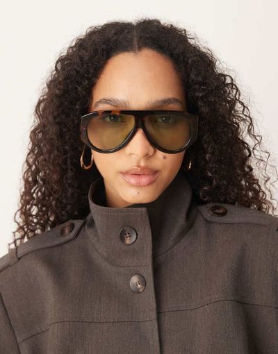 ASOS DESIGN ASOS DESIGN wide temple aviator sunglasses in tort with green lenses-Brown