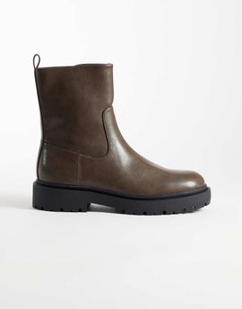 ASOS DESIGN ASOS DESIGN zip up boots with cleated sole in brown