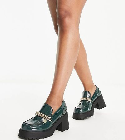 ASOS DESIGN Wide Fit ASOS DESIGN Wide Fit Spicy chunky mid heel loafers with chain in dark green