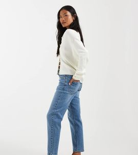 ASOS Petite ASOS DESIGN Petite slim fit mom jeans in lightwash blue