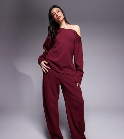 ASOS Tall ASOS DESIGN Tall interlock barrel leg sweatpants in burgundy-Red