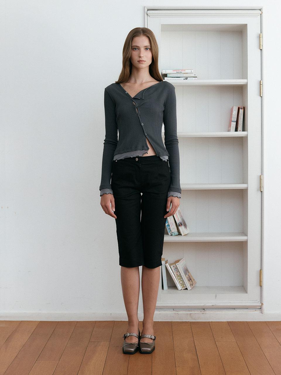 ASURA SLIT RIVET CAPRI PANTS [BLACK]