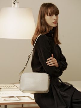 Atelier de LUMEN Base Crossbody Bag_Misty White