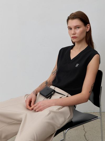 Atelier Nain Essential Classic V-Neck Knit Vest (VT-0256)