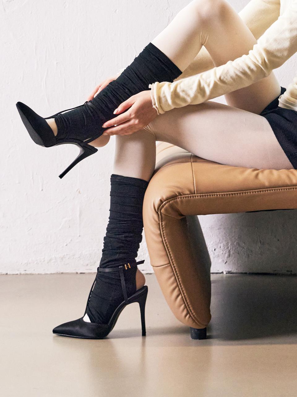 ATTITUDE;L FREDDO Satin Pumps [Black]