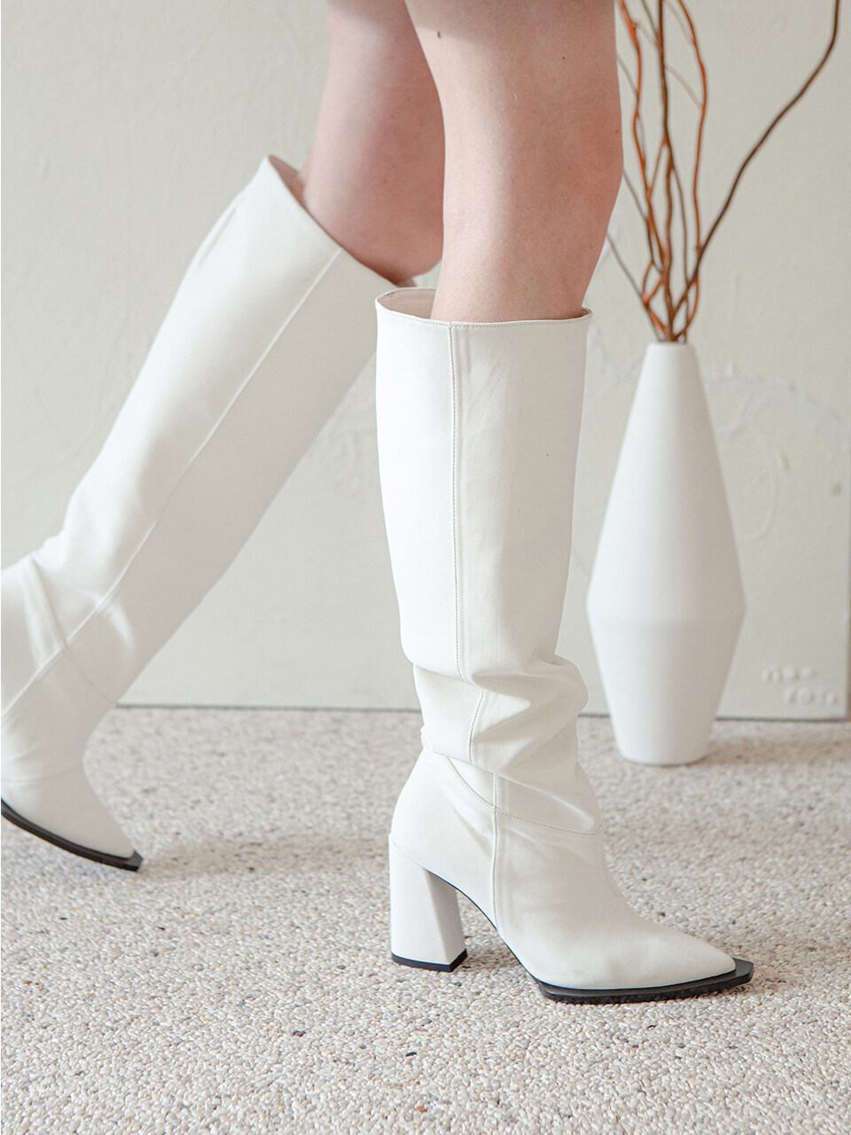 ATTITUDE;L JULL boots _ white