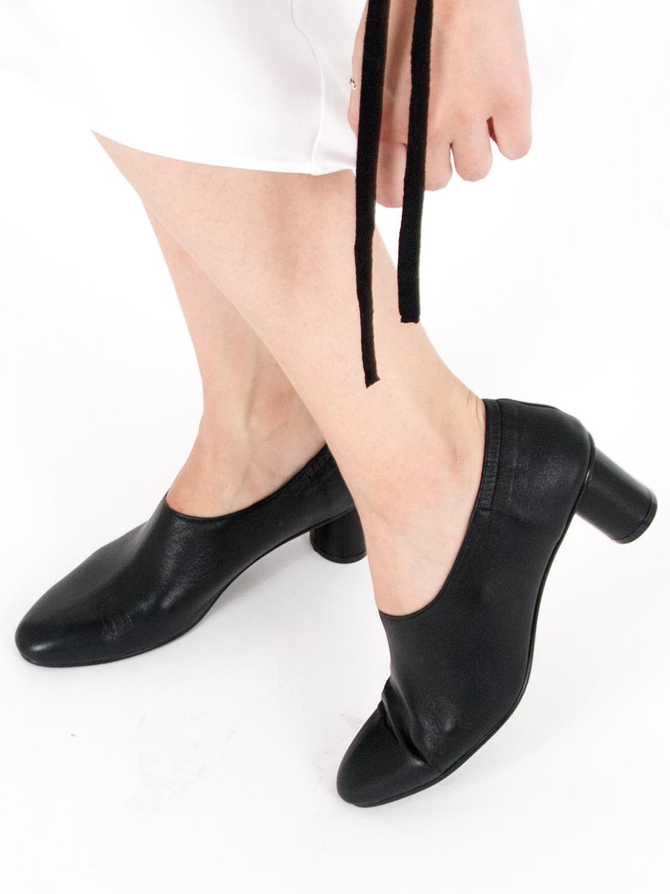 ATTITUDE;L LOY Pumps_BLACK