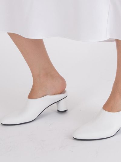 ATTITUDE;L LOY Pumps_white