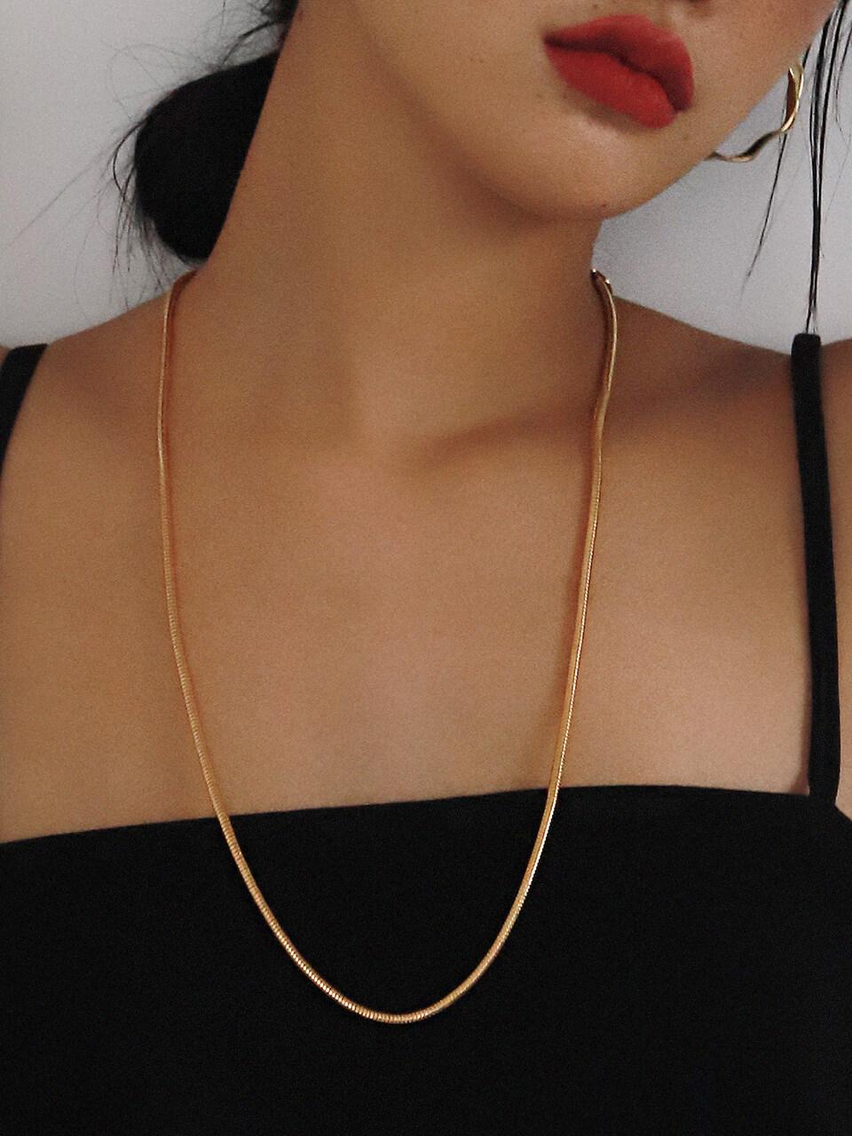August Harmony Bold opera necklace Gold