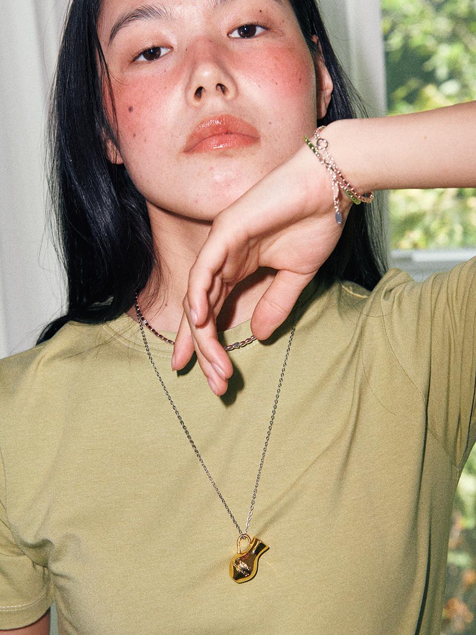 August Harmony Handle Vase Necklace / 2color