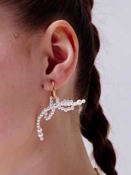 August Harmony Pearl Ribbon Hoop Earring_2 Colors