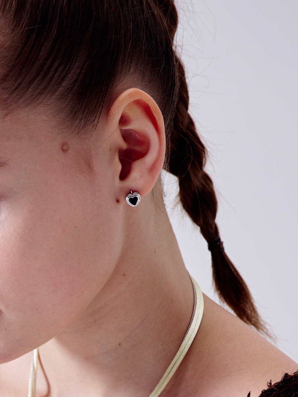 August Harmony Retro Heart Hoop Earring_2 Colors