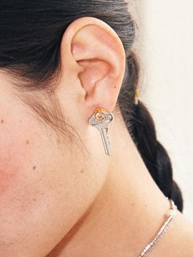August Harmony Unroutine Key Earring / 2color
