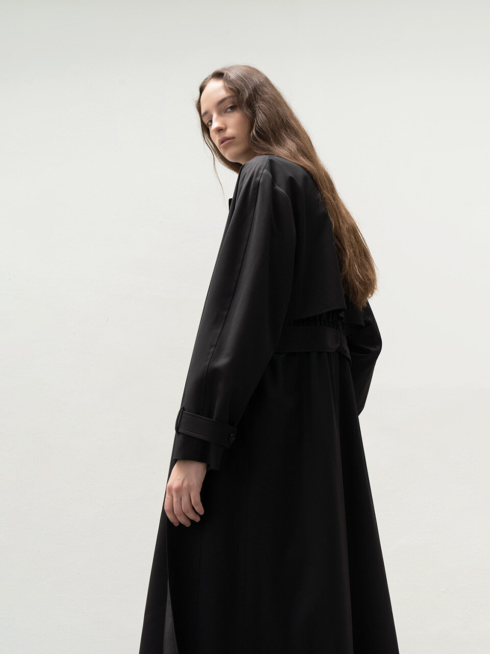 AVA MOLLI Back Shirred Trench Coat_Black