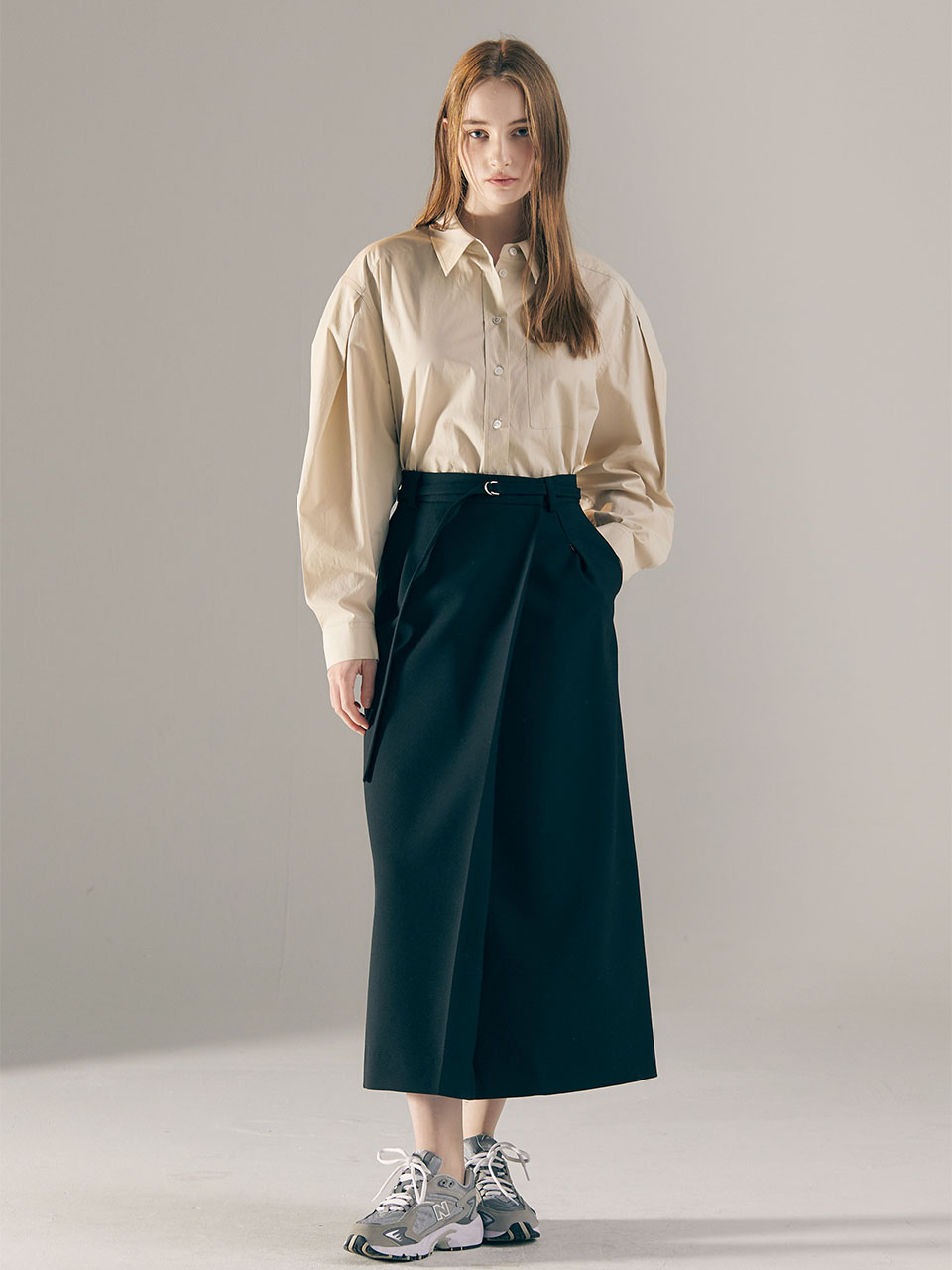 AVA MOLLI Belted Asymmetrical Pleated Skirt_Black
