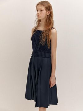 AVA MOLLI Classic Pleated Midi Skirt (D/Navy)