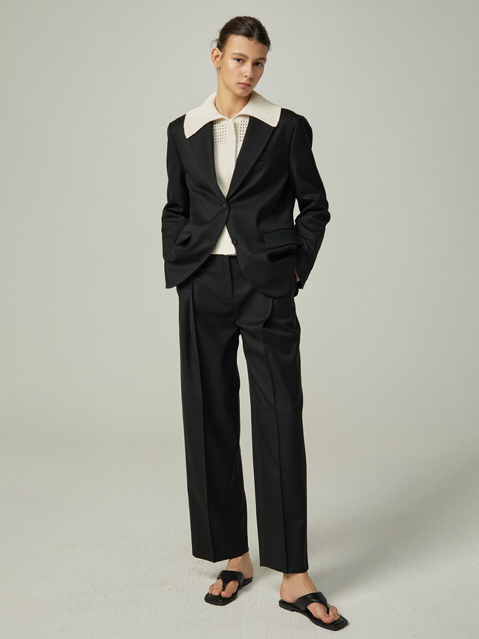 AVA MOLLI One Tuck Strap Wool Pant_Black