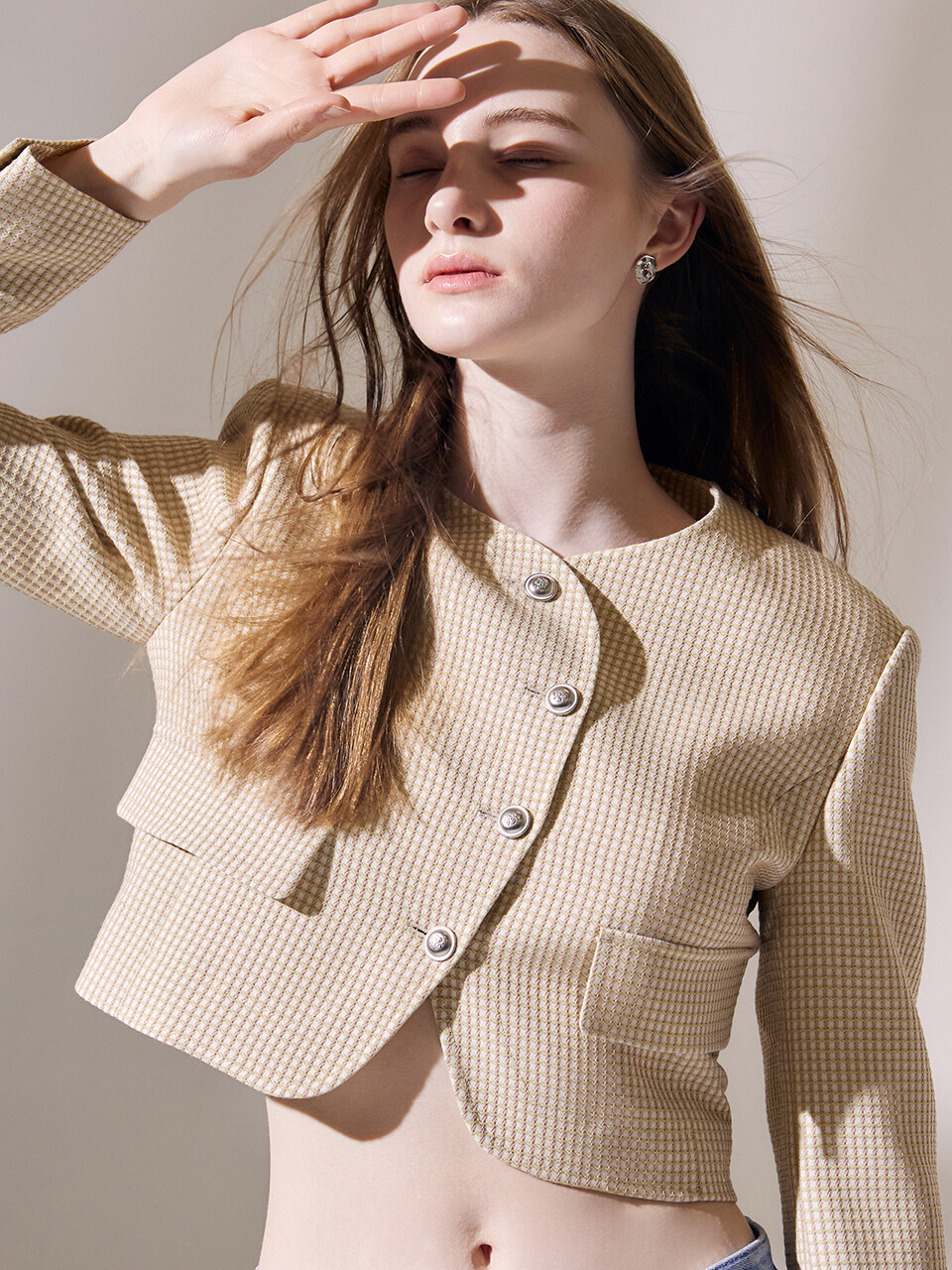 AVA MOLLI Peach-shaped Neck Crop Jacket_Beige
